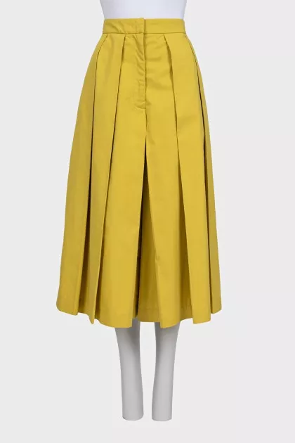 Long, pleated shorts skirt