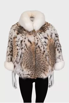 Short, loose-fitting fur coat