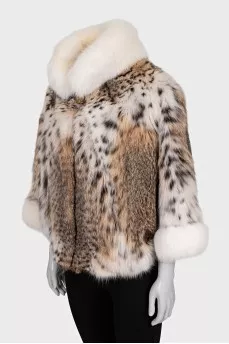 Short, loose-fitting fur coat