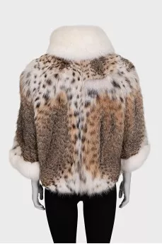 Short, loose-fitting fur coat