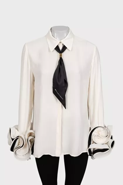 Beige blouse with ruffled sleeves
