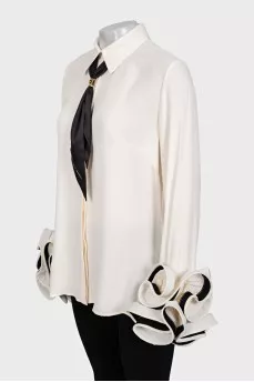 Beige blouse with ruffled sleeves