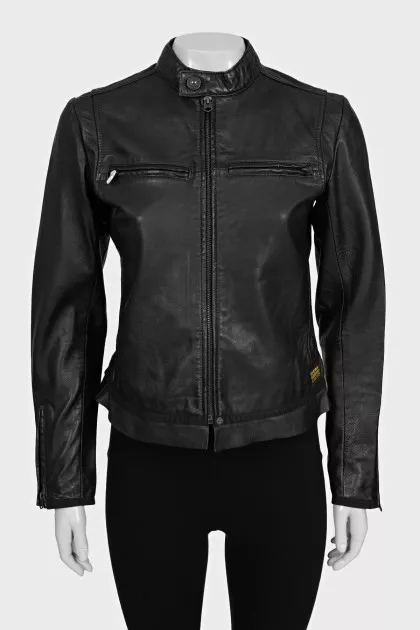 Straight-cut leather jacket with a zipper and tag
