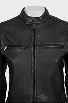 Straight-cut leather jacket with a zipper and tag