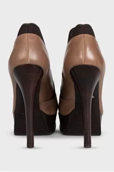 Leather ankle boots with elastic heels