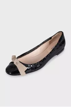 Patent leather ballet flats with a bow