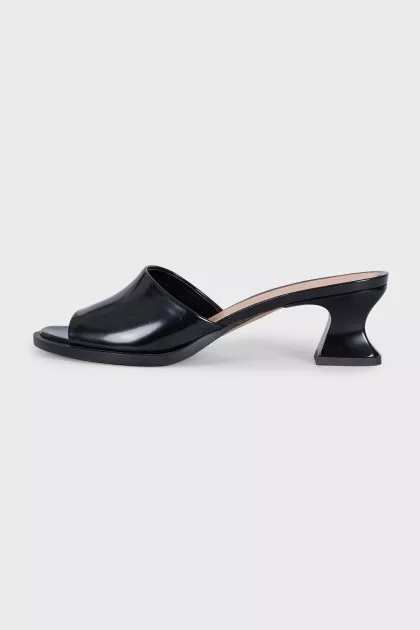 Smooth leather mules with heels