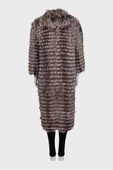 Straight-cut fur coat with short sleeves