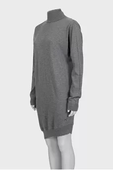 Gray dress with a collar and a slit at the back