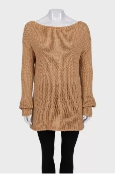 Brown knitted sweater with long sleeves
