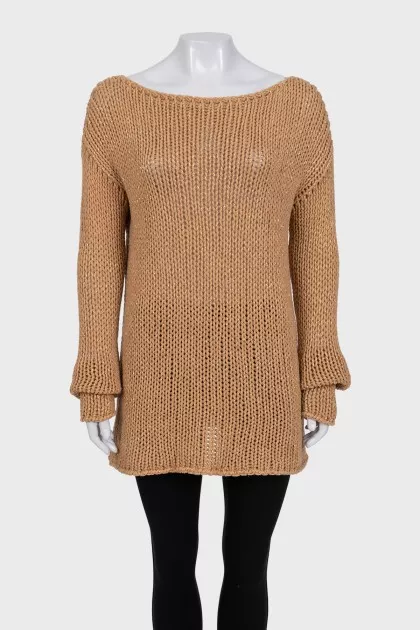 Brown knitted sweater with long sleeves