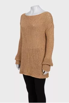 Brown knitted sweater with long sleeves