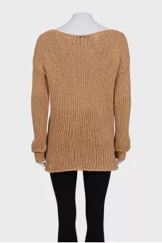 Brown knitted sweater with long sleeves