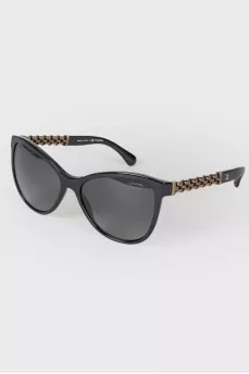 Sunglasses with brown inserts on arcs