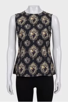 Black fitted sleeveless blouse