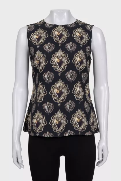 Black fitted sleeveless blouse