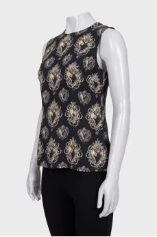 Black fitted sleeveless blouse