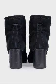 Suede ankle boots with heels and no fastening