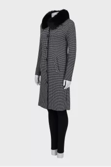 Black and white coat with a fur collar
