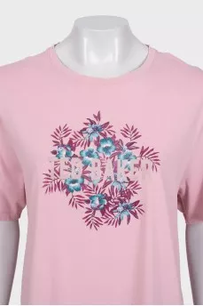 Pink loose-fitting t-shirt with a signature print
