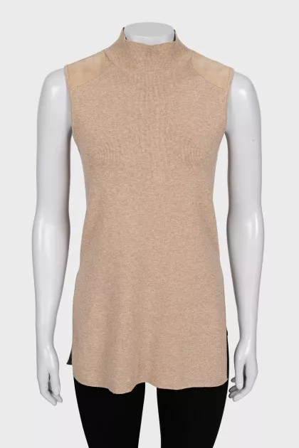 Straight cut top with a high neck