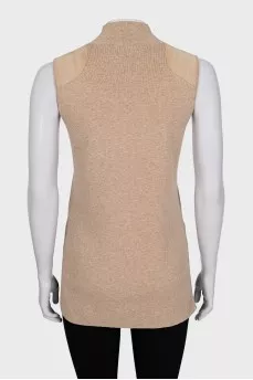 Straight cut top with a high neck