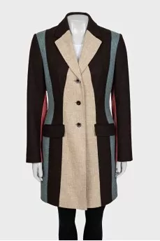 Fitted coat with buttons