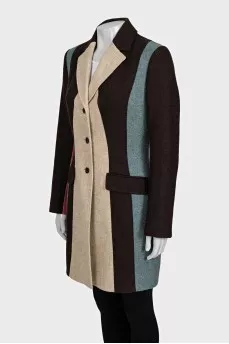 Fitted coat with buttons