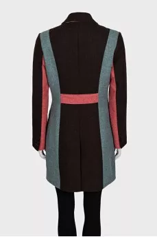 Fitted coat with buttons