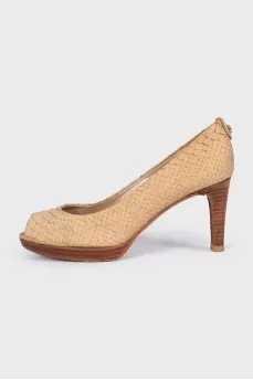 Beige leather shoes with animal print