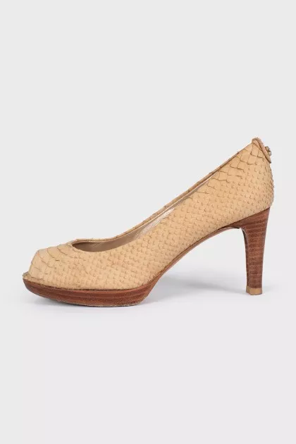 Beige leather shoes with animal print