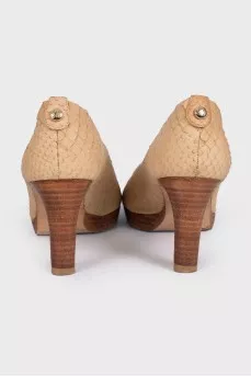 Beige leather shoes with animal print