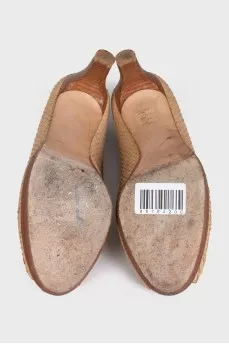 Beige leather shoes with animal print