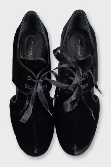 Black velvet lace-up shoes