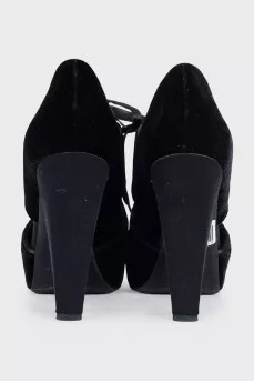Black velvet lace-up shoes