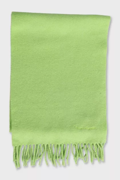 Green wool scarf decorated with fringe