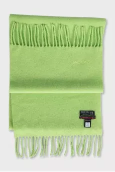 Green wool scarf decorated with fringe