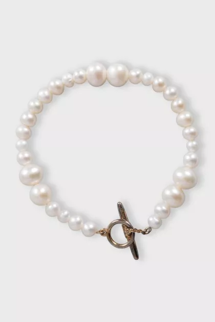 Bracelet made of pearls of different diameters