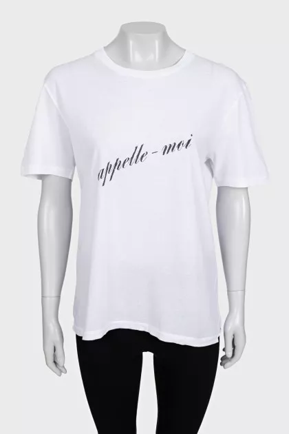 White straight-cut T-shirt with inscription