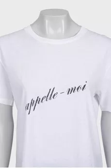 White straight-cut T-shirt with inscription