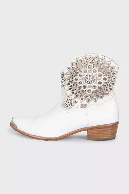 White leather Cossack boots decorated with perforations