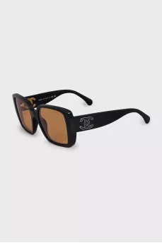 Square sunglasses with yellow lenses