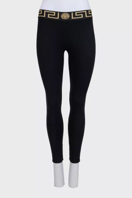 Leggings with a signature print on an elastic waistband