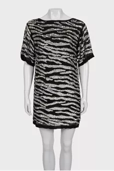 A loose-fitting black dress decorated with sequins