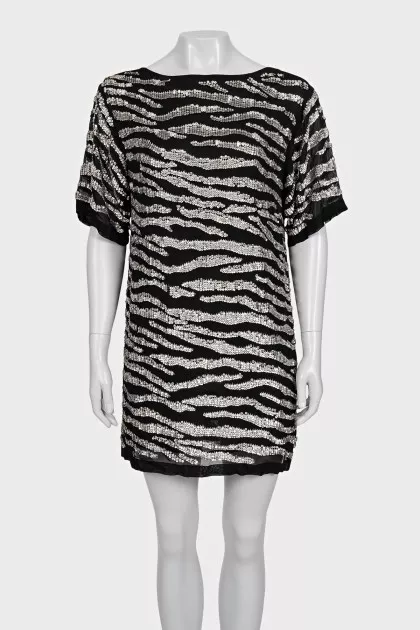 A loose-fitting black dress decorated with sequins