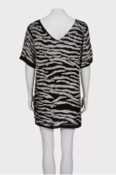 A loose-fitting black dress decorated with sequins