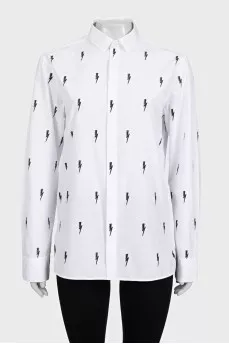White straight-cut shirt with a print