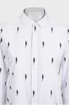 White straight-cut shirt with a print