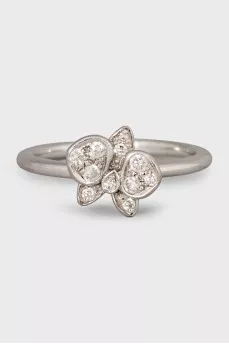 Gold ring with a flower and diamonds