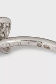 Gold ring with a flower and diamonds